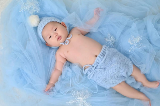 随县宝宝上眼皮肿