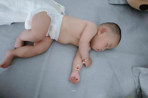 随县几个月宝宝会抬头